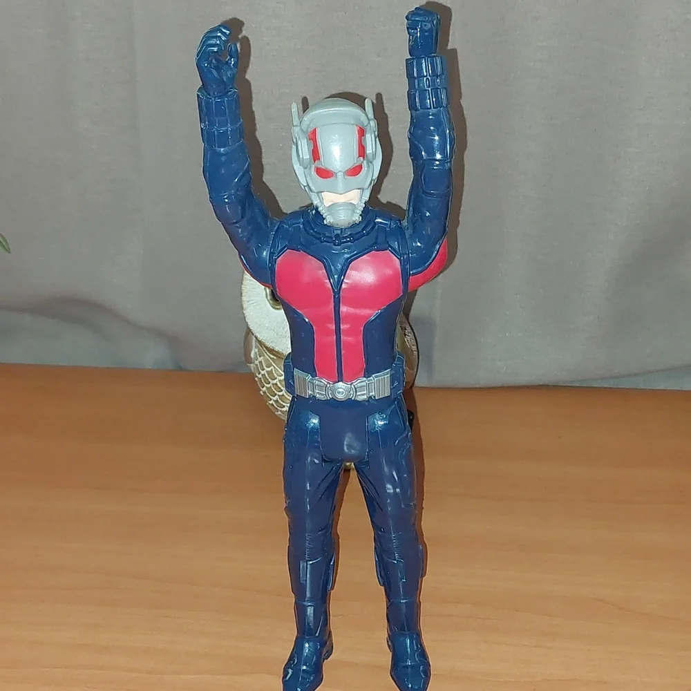 Hasbro marvel Titan hero series Ant-Man 12-in action figure. Great condition! - Picture 8 of 10